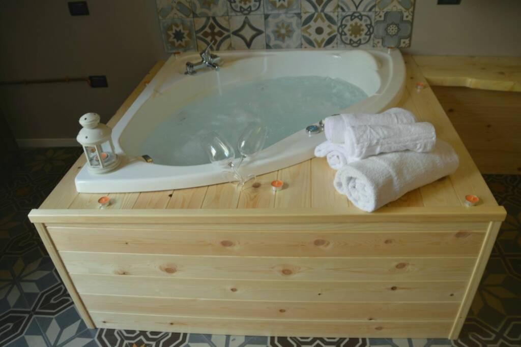 Wineexperience- Wine&Jacuzzi Suite Lecce Esterno foto