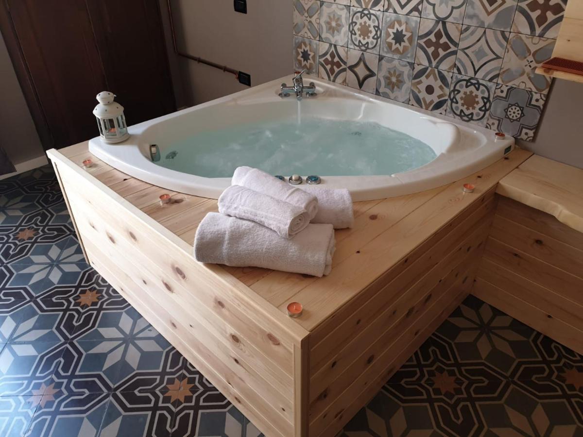 Wineexperience- Wine&Jacuzzi Suite Lecce Esterno foto