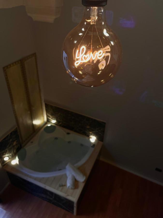 Wineexperience- Wine&Jacuzzi Suite Lecce Esterno foto