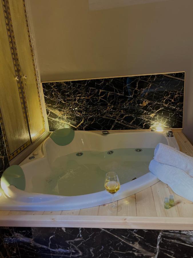 Wineexperience- Wine&Jacuzzi Suite Lecce Esterno foto